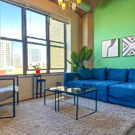 Modern Chicago 2Br Apartment With Skyline View, Optional Parking & Gym Access Near Mccormick, Museum Campus, Grant Park & Soldier Field